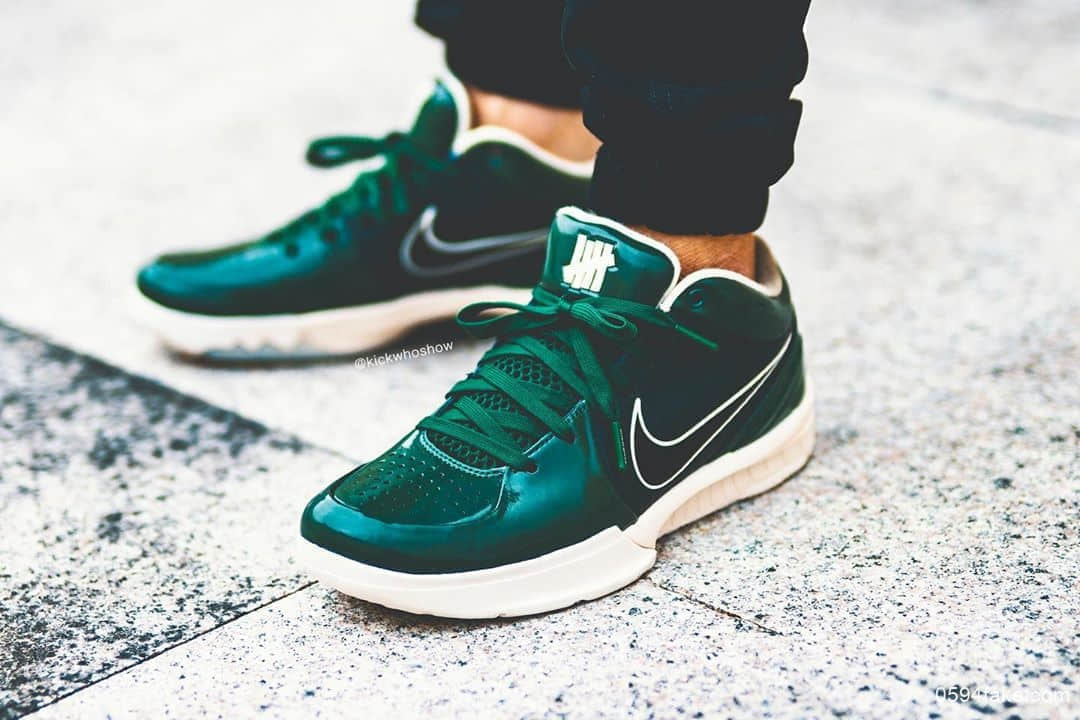 亮眼的深绿色漆面皮革!UNDEFEATED x Zoom Kobe 4 Protro这个复刻色必须安排! 货号:CQ3869-301