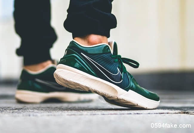 亮眼的深绿色漆面皮革!UNDEFEATED x Zoom Kobe 4 Protro这个复刻色必须安排! 货号:CQ3869-301