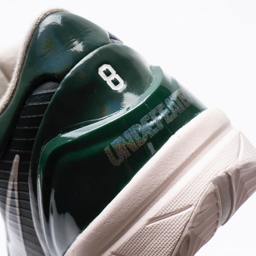 亮眼的深绿色漆面皮革!UNDEFEATED x Zoom Kobe 4 Protro这个复刻色必须安排! 货号:CQ3869-301