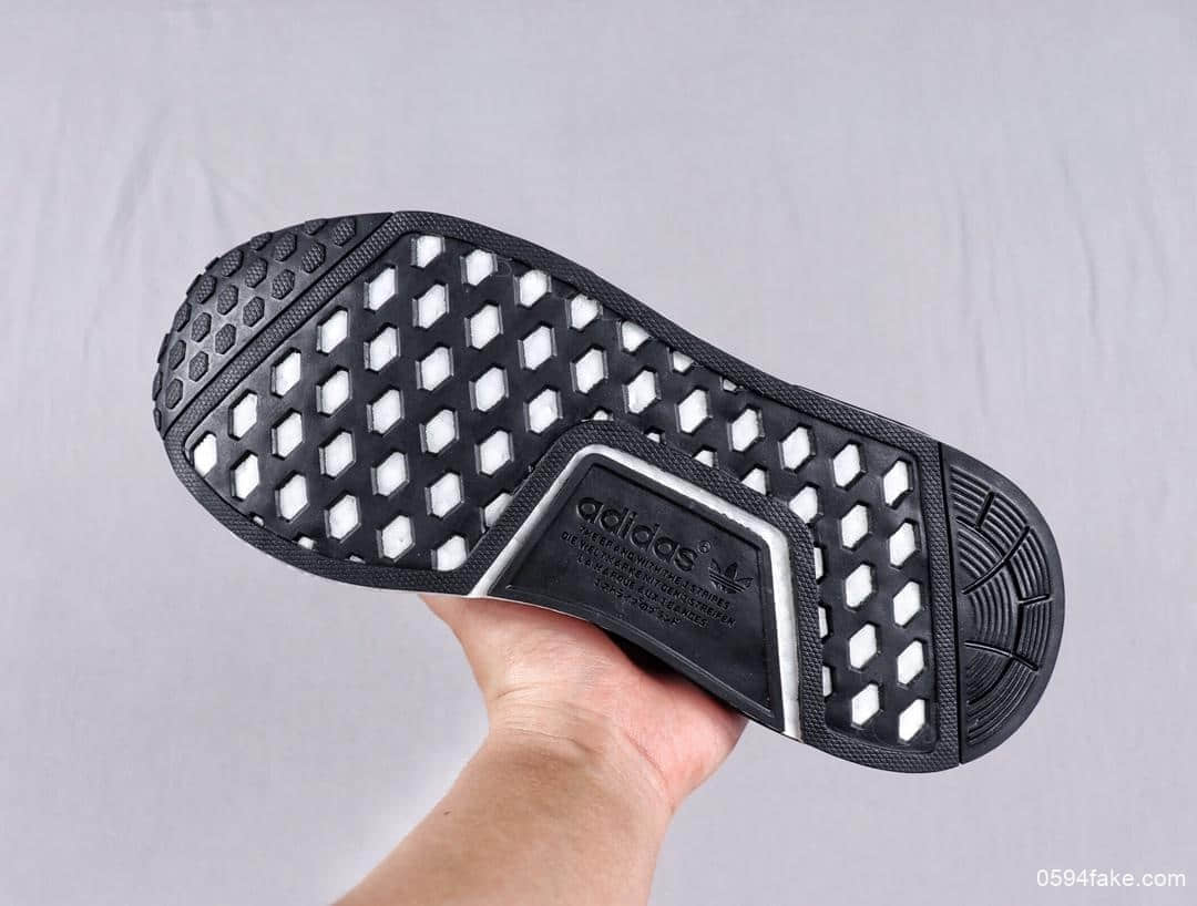 阿迪达斯atmos x adidas NMD R1联名满天星全网首发新配色反光鞋面四国文字 货号:G27331