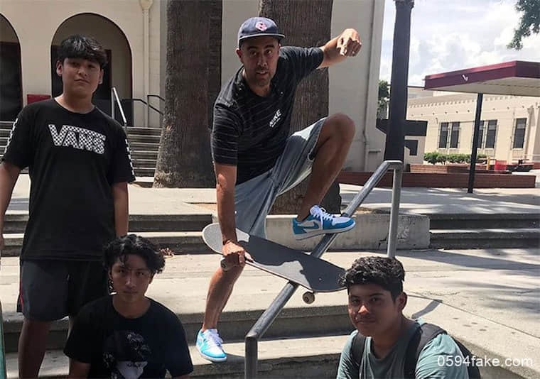 清新白蓝配色！Nike SB x Air Jordan 1 Low“UNC”即将发布！ 货号：CJ7891-401