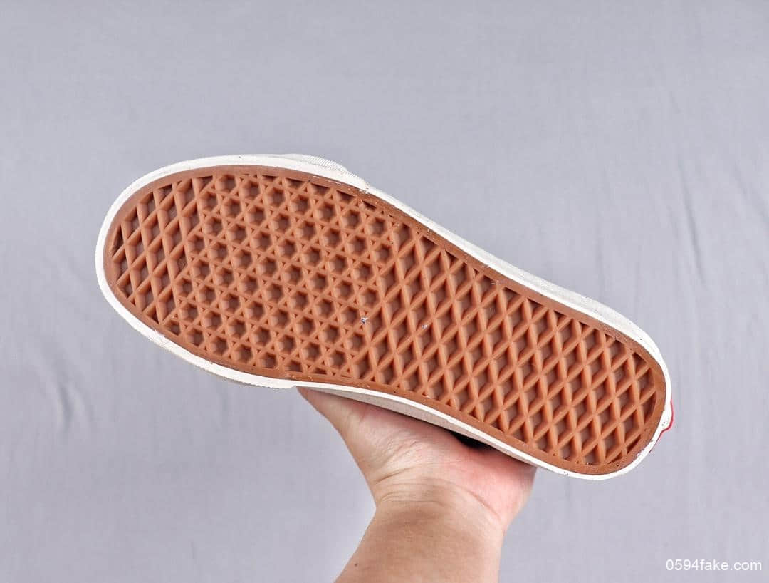 万斯Wans SK8 HI真标硫化工艺原厂DT钢印带半码安纳海姆系列复古高帮板鞋 货号：VN0A38GFUQ2