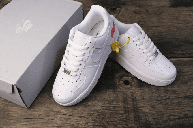 Nike Air Force 1 CDG白色爱心眼睛 耐克空军一号真标带半码情人节限定联名川久保玲 货号：315115-112