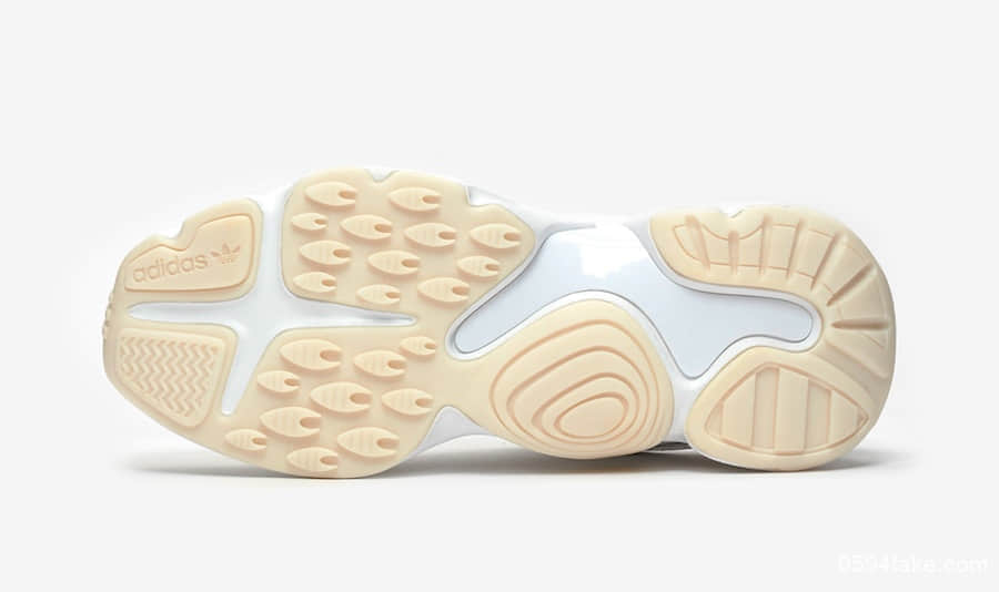 清新白色系!这双Adidas Magmur Runner真的超百搭! 货号:EE4815