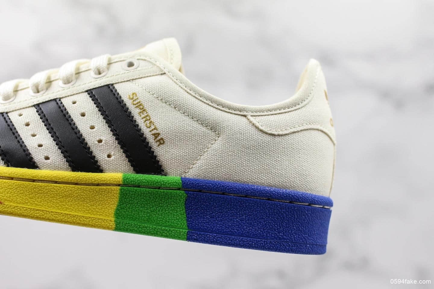阿迪达斯adidas Superstar II W三叶草贝壳头纯原版本经典百搭休闲运动板鞋帆布五彩彩虹底 货号：S82590