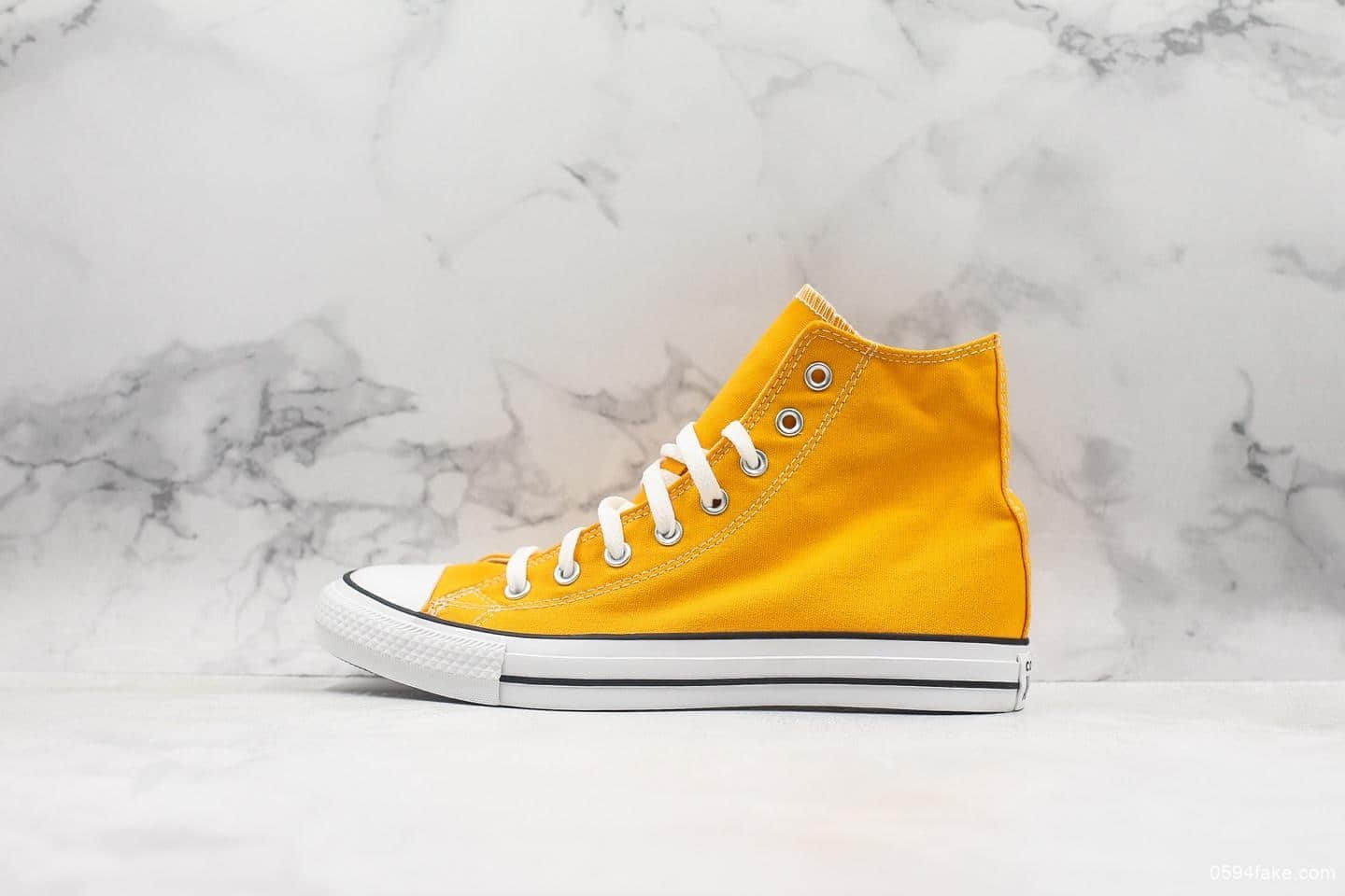 匡威 Chuck Taylor All Star Core Hi经典中性高帮帆布休闲运动硫化鞋 货号：159674C