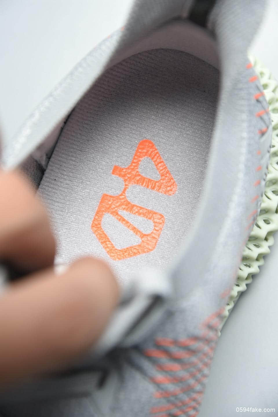 阿迪达斯Adidas Consortium ZX4000公司级未来科技休闲跑鞋细节对比市面所售公司级版本 货号:B42203