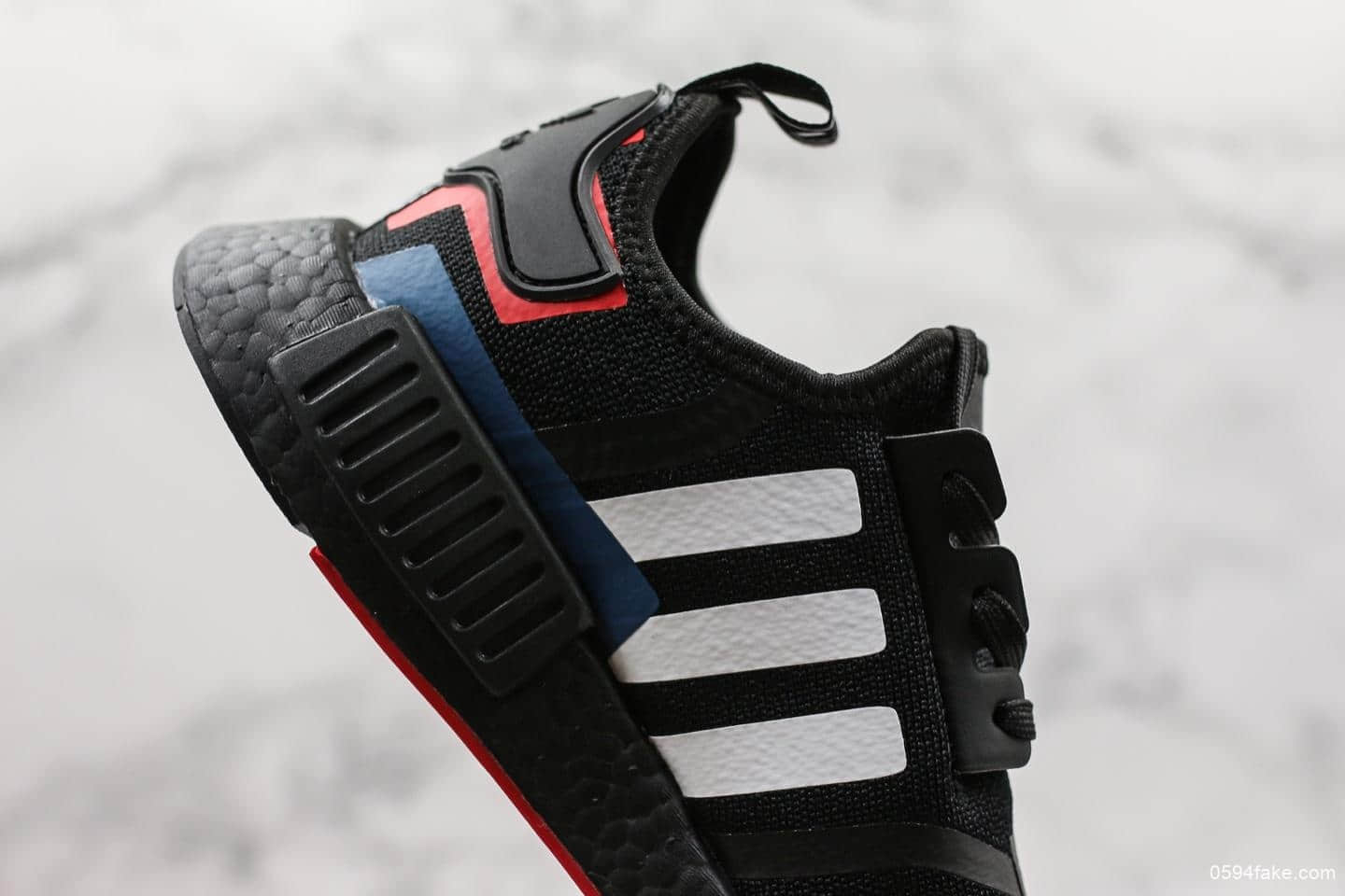 阿迪达斯Adidas NMD R1公司级版本专柜同步休闲运动原厂巴斯夫大底高密度弹性针织鞋面首发新配色 货号：EF1734
