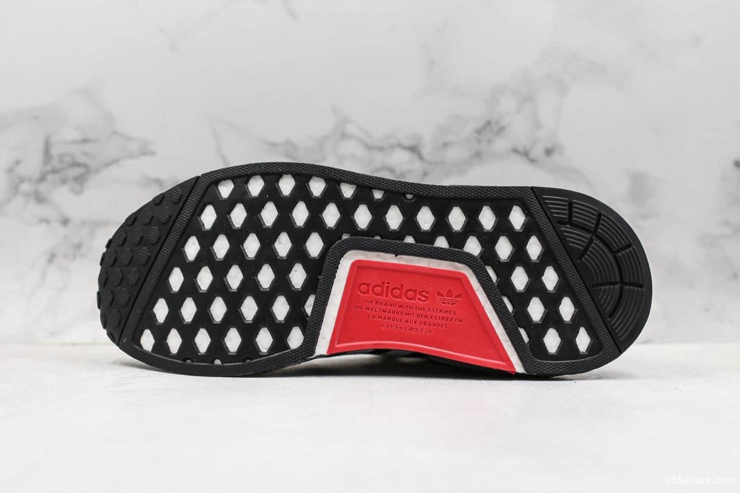 阿迪达斯Adidas NMD R1公司级版本专柜同步休闲运动原厂巴斯夫大底高密度弹性针织鞋面首发新配色 货号：EF1734