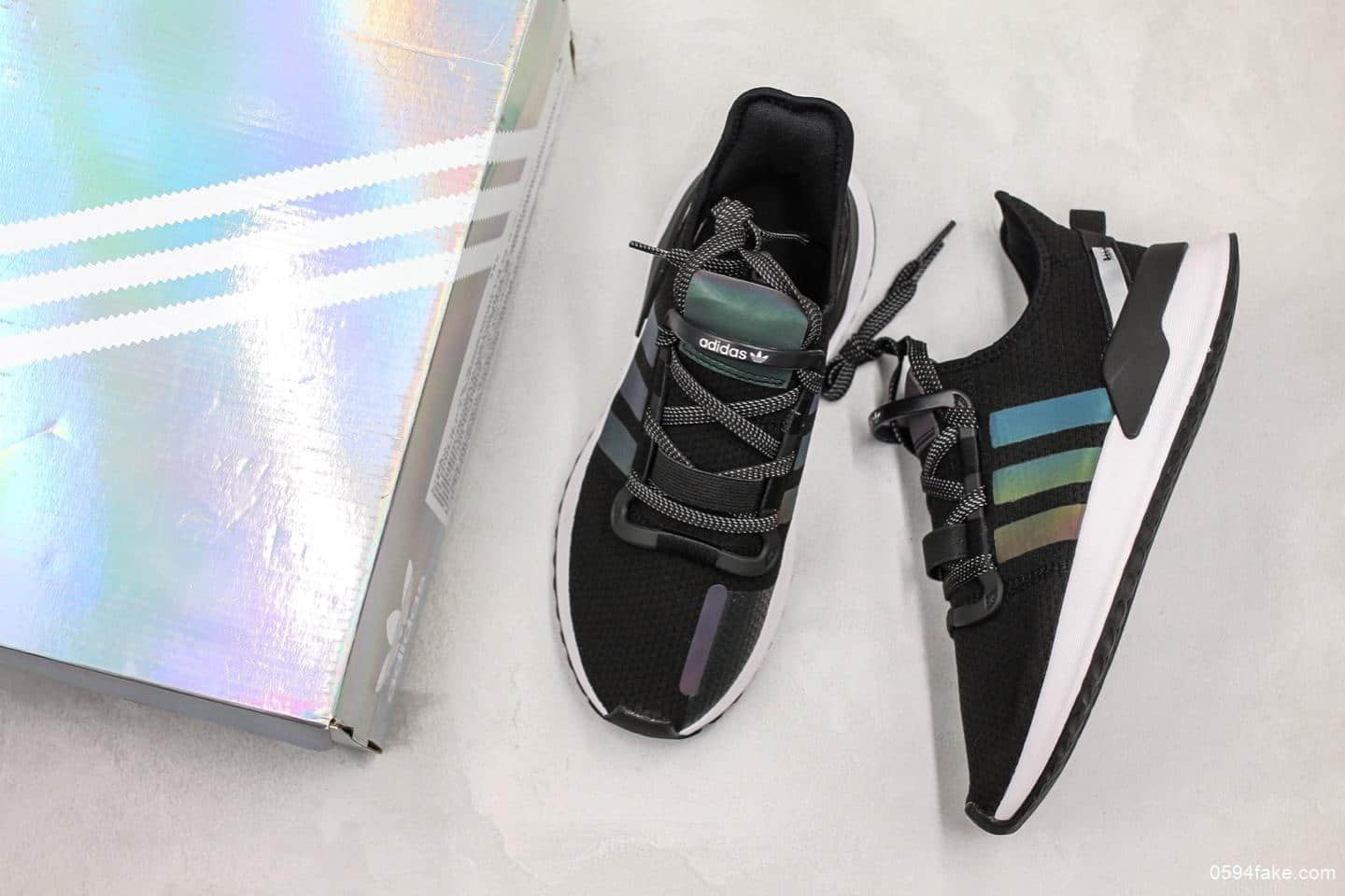 阿迪达斯Adidas Yeezy Runing III小椰子三代黑白公司级带半码弹力鞋跟带搭载EVA中底脚感澎湃 货号：EE7163