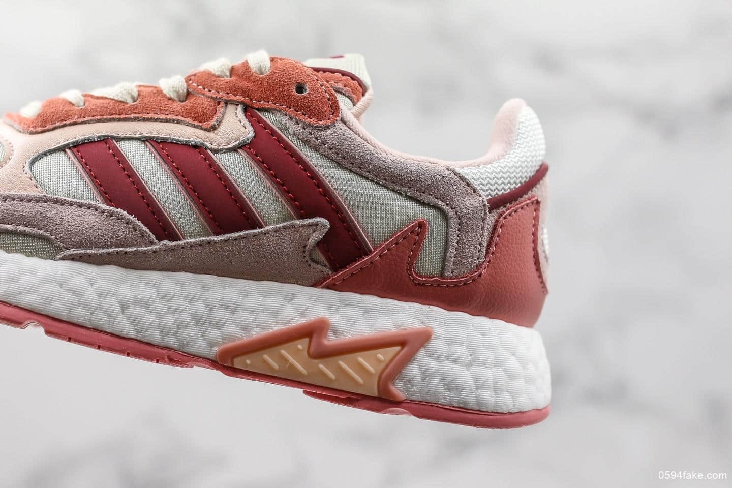 阿迪达斯Adidas Tresc Run Boost火焰系列粉桔色真标带半码真爆米花复古休闲运动跑步鞋 货号：FV4715