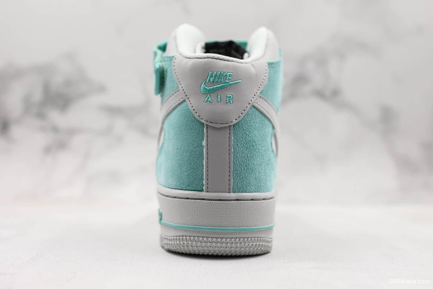 耐克Nike Air Force 1 mid 19S Tiffany纯原版本中帮蒂芙尼绿翻毛皮鞋面区别市面通货版本 货号：596728-301
