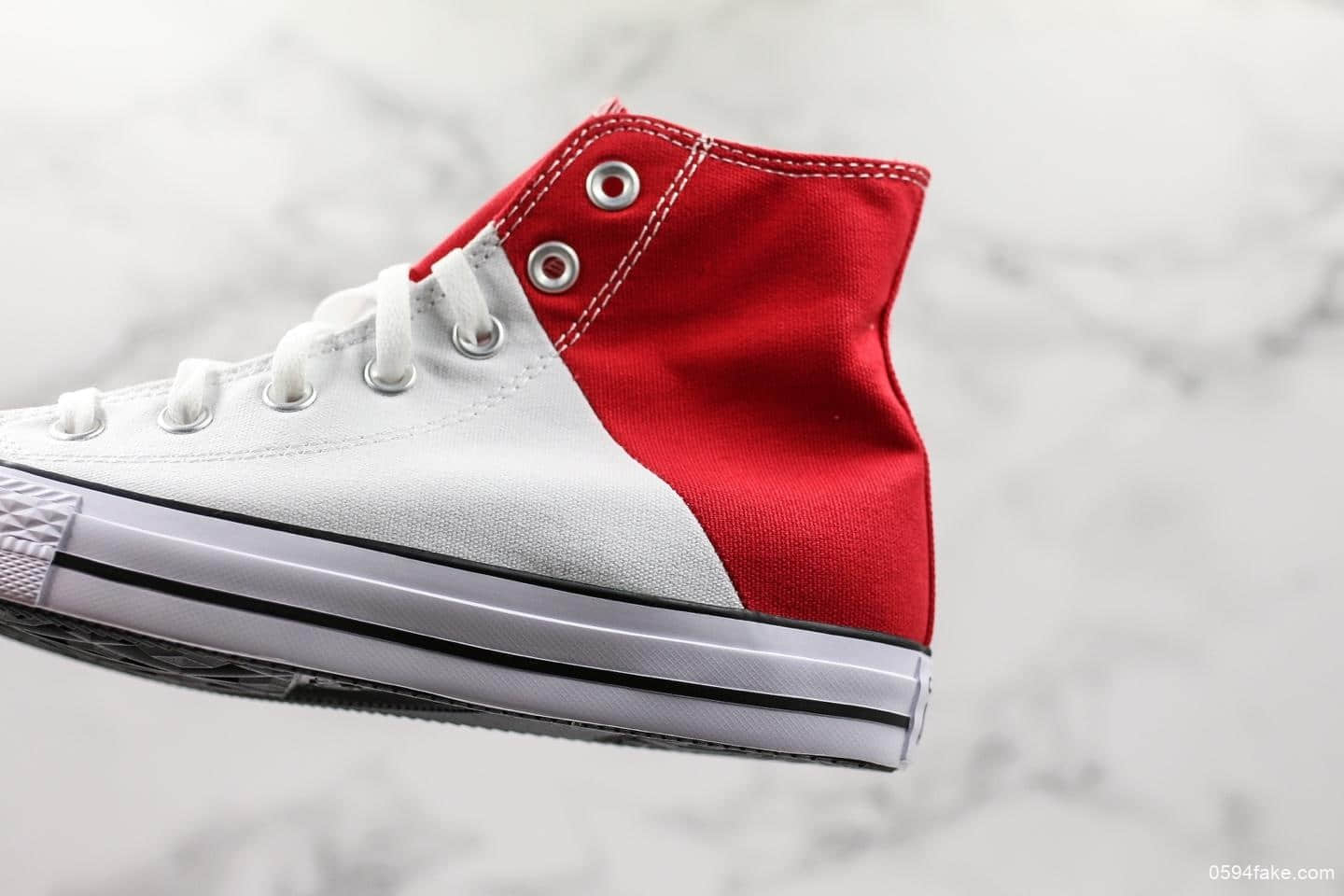 匡威Converse Chuck Taylor All Star情人节七夕来临经典新款红心拼接高帮帆布鞋 货号：563460F