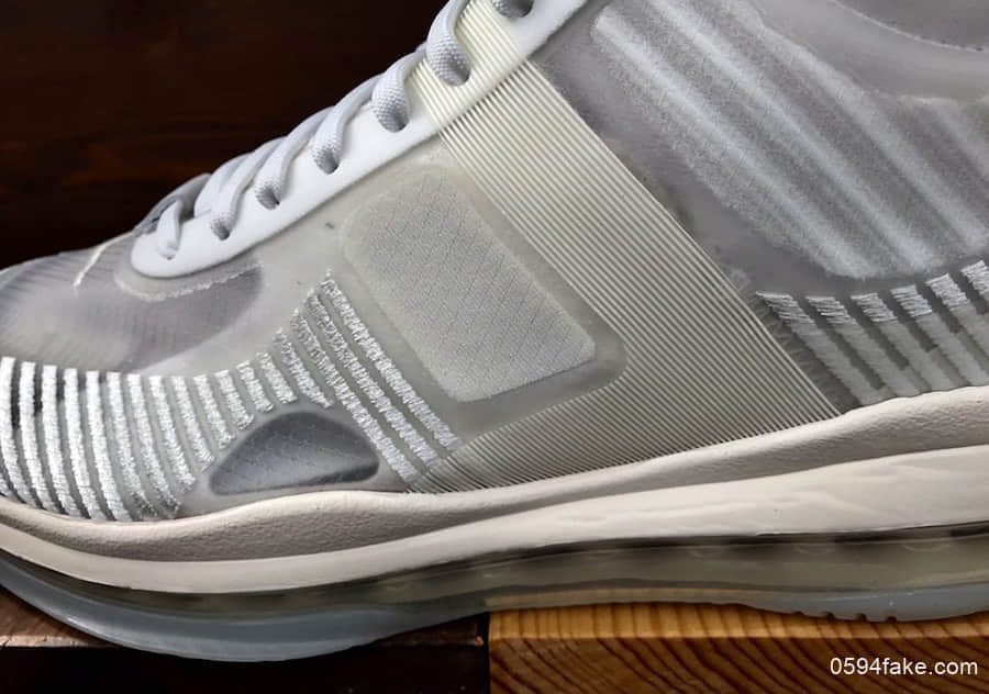 简约气质挂!John Elliott x Nike LeBron Icon“Summit White”将于9月13日发售 货号:AQ0114-101