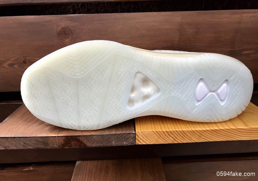 简约气质挂!John Elliott x Nike LeBron Icon“Summit White”将于9月13日发售 货号:AQ0114-101