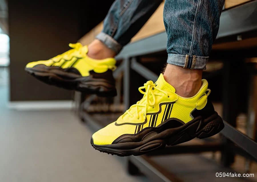 超吸睛配色!想不注意都难!adidas Ozweego“Solar Yellow”明日发售! 货号:EG7449