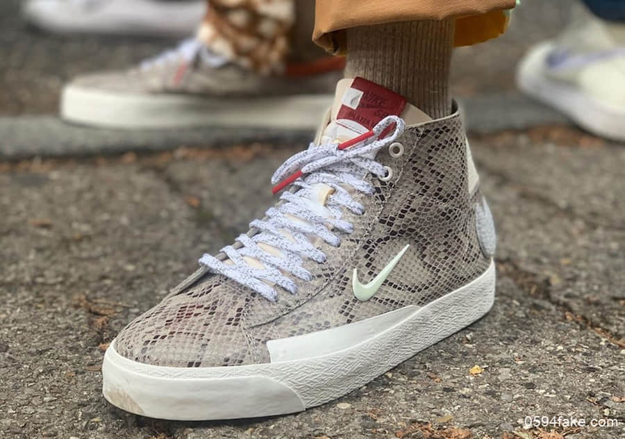 Soulland x Nike SB Blazer Mid释出上脚图！华丽蛇皮纹+独特Swoosh超nice！
