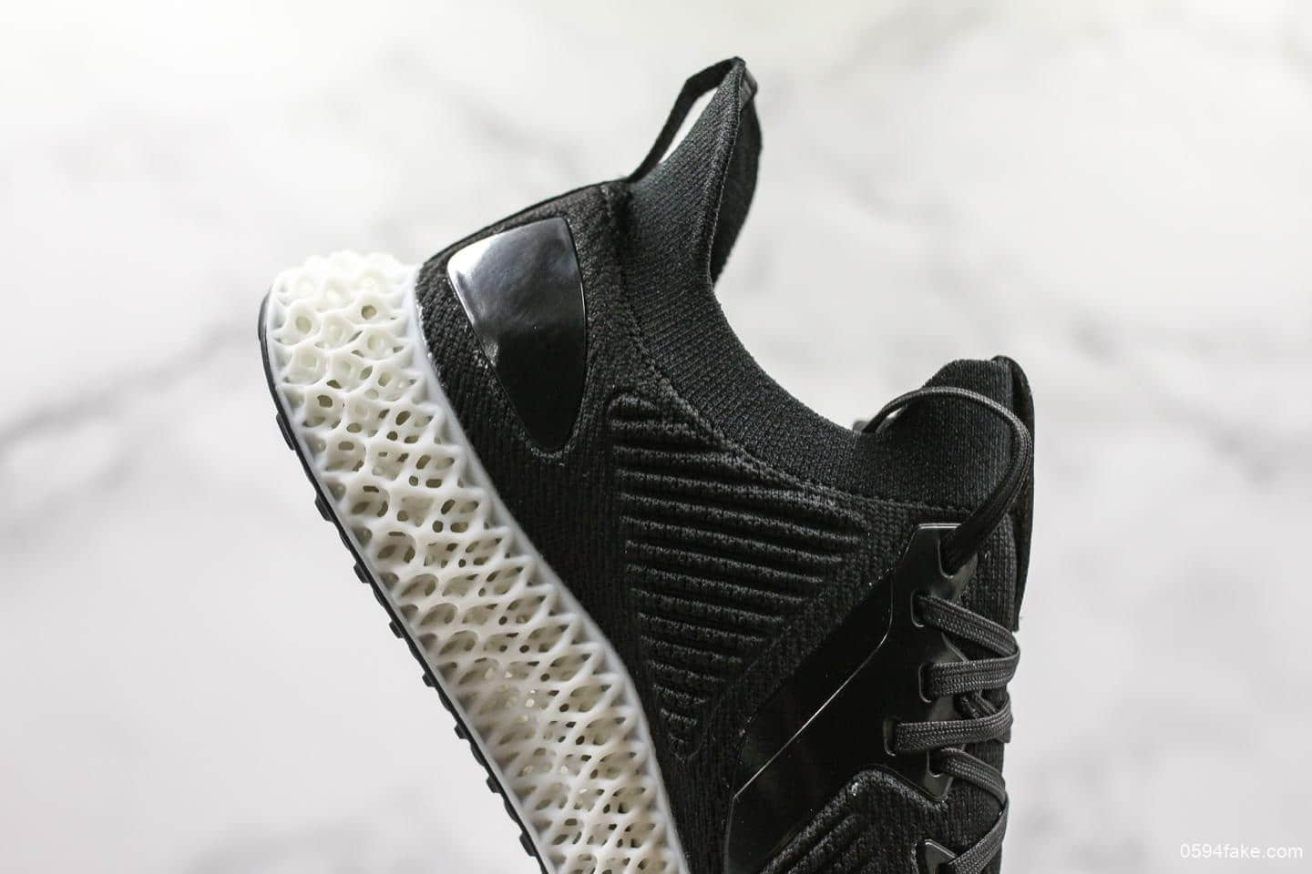 阿迪达斯adidas Alphaedge 4D 2.0 Future M纯原版本4D打印技术阿尔法针织呼吸面套脚休闲运动慢跑鞋黑压纹白底 货号:EF3462