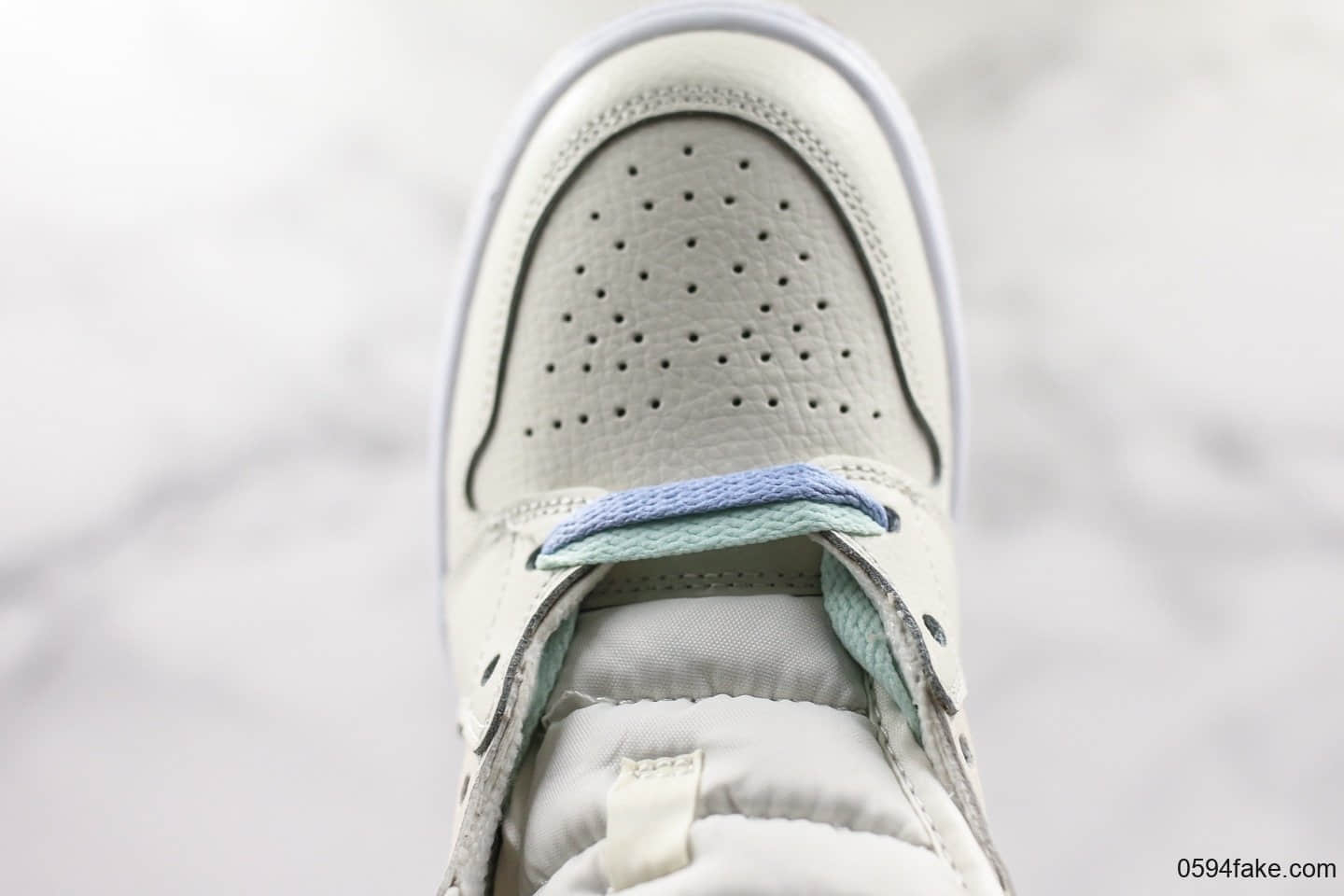 乔丹Air Jordan 1 Mid GS四色鸳鸯彩带公司级版本中帮百搭篮球鞋原装进口皮料原楦成绩版本 货号：555112-035