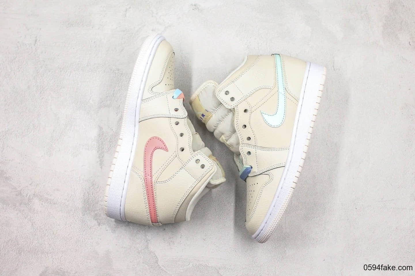 乔丹Air Jordan 1 Mid GS四色鸳鸯彩带公司级版本中帮百搭篮球鞋原装进口皮料原楦成绩版本 货号：555112-035