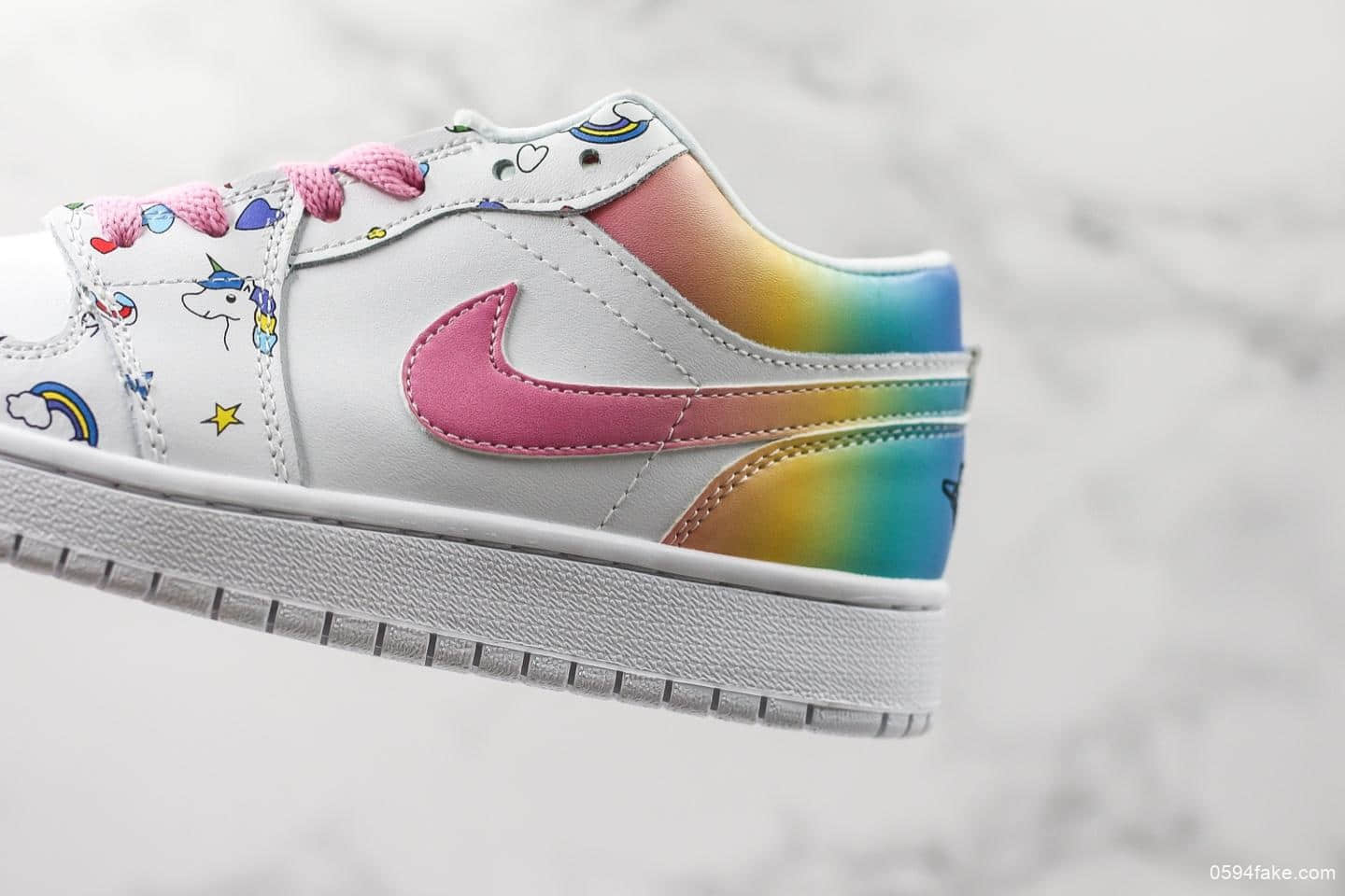 耐克Nike AIR JORDAN 1 LOW AJ1 GS 海外定制Custom版本阳光彩虹独角兽后跟渐变设计效果