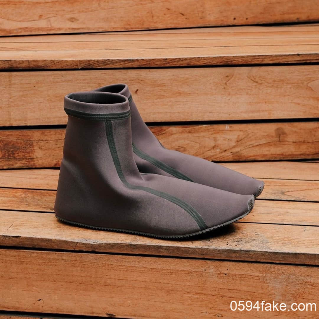 Yeezy Scuba“忍者鞋”最新实物图曝光!鞋底薄得像纸!