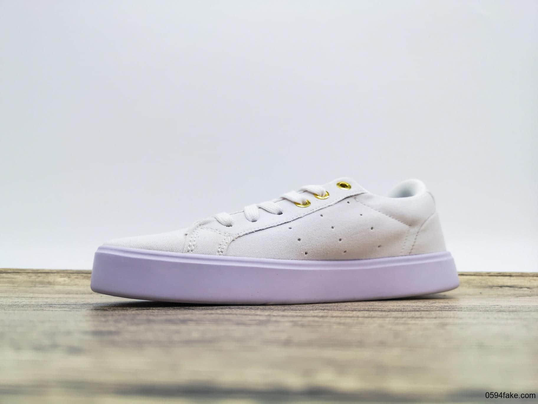 阿迪达斯Adidas Originals Sleek Canvas W公司级三叶草时髦平底系列经典百搭休闲运动小白板鞋帆布全白金 货号：DB3256