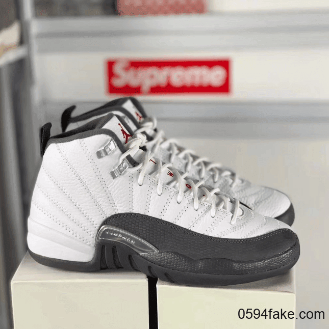 沉稳白灰配色！这双Air Jordan 12 “Dark Grey”你冲不冲？