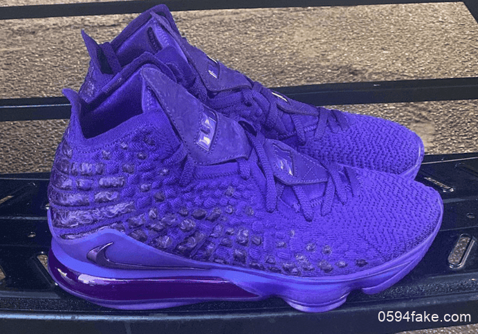 詹姆斯晒出特殊的2K配色的LeBron 17实物图!这个紫色太迷幻了!