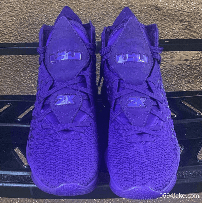 詹姆斯晒出特殊的2K配色的LeBron 17实物图!这个紫色太迷幻了!