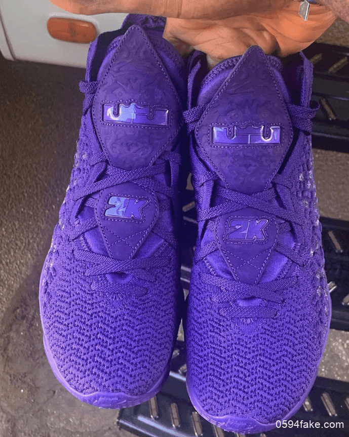詹姆斯晒出特殊的2K配色的LeBron 17实物图!这个紫色太迷幻了!
