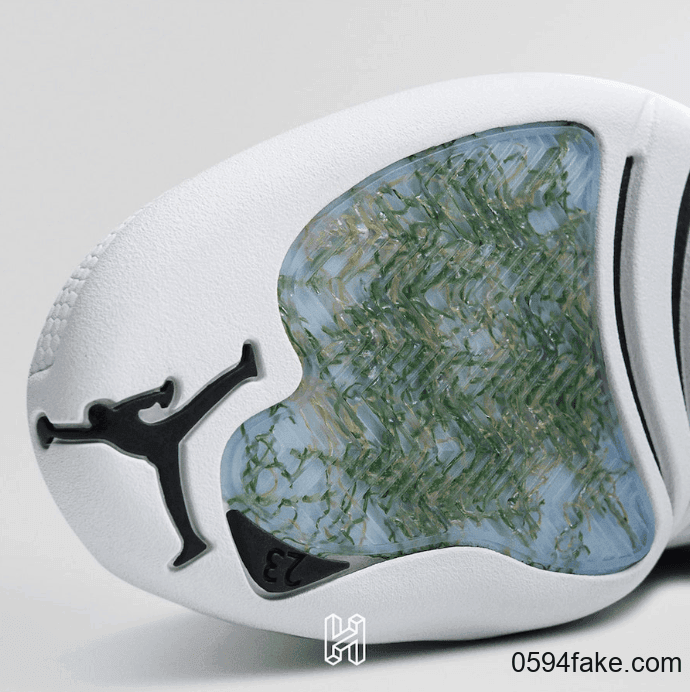 个性鞋盒+鞋底海草装扮！这双Air Jordan 12“Game Ball”PE花样真不少！