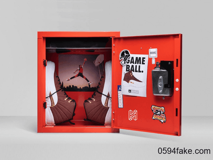 个性鞋盒+鞋底海草装扮！这双Air Jordan 12“Game Ball”PE花样真不少！