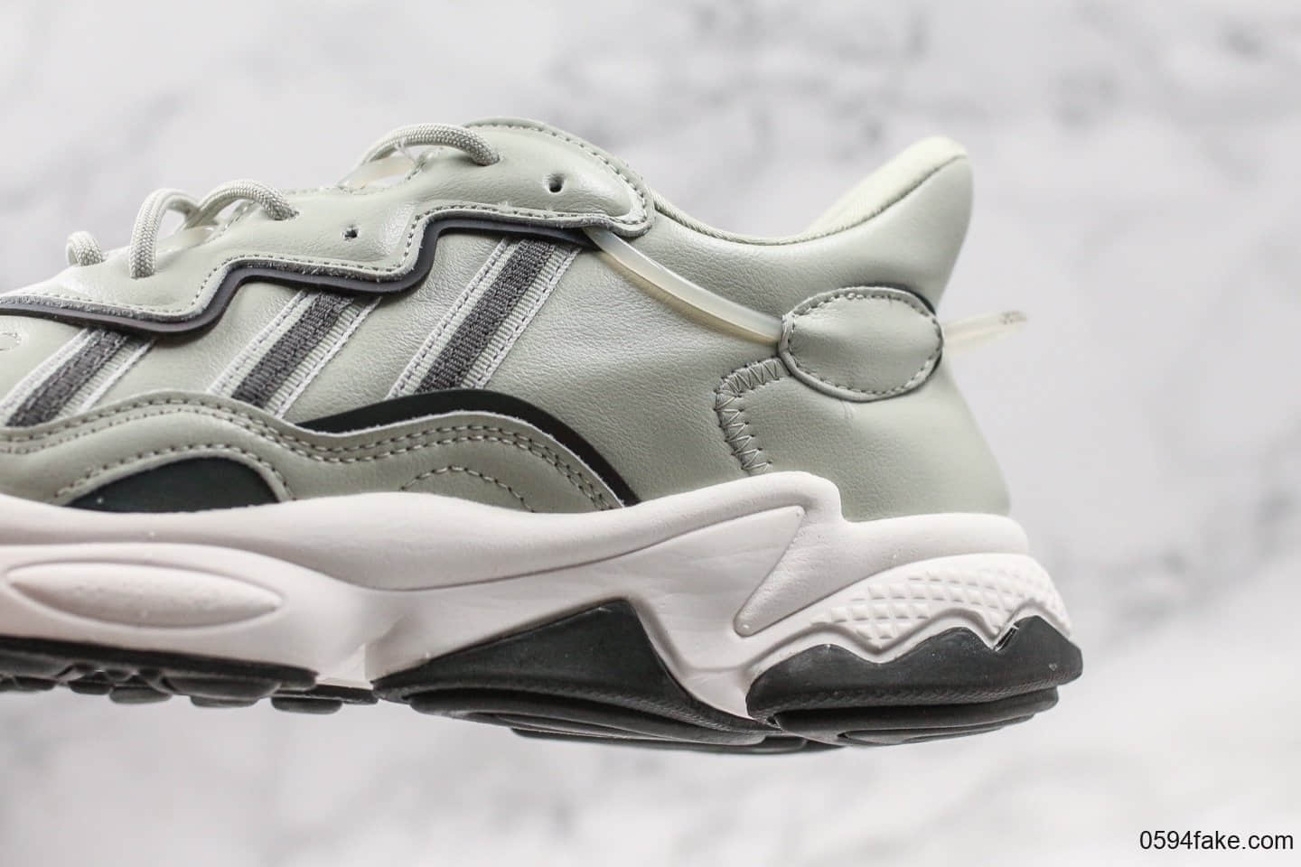 阿迪达斯Adidas Ozweego adiprene公司级版本水管老爹鞋皮面款3M反光鞋面复古运动老爹鞋 货号:EE7005