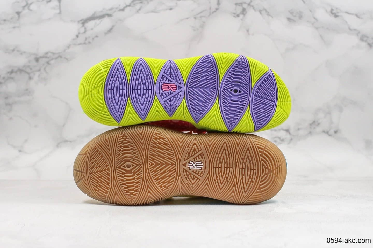耐克Nike Kyrie 5 PE x Spongebob纯原版本欧文5代联名海绵宝宝派大星鸳鸯配色室内外实战休闲运动篮球鞋 货号：CJ6951-700