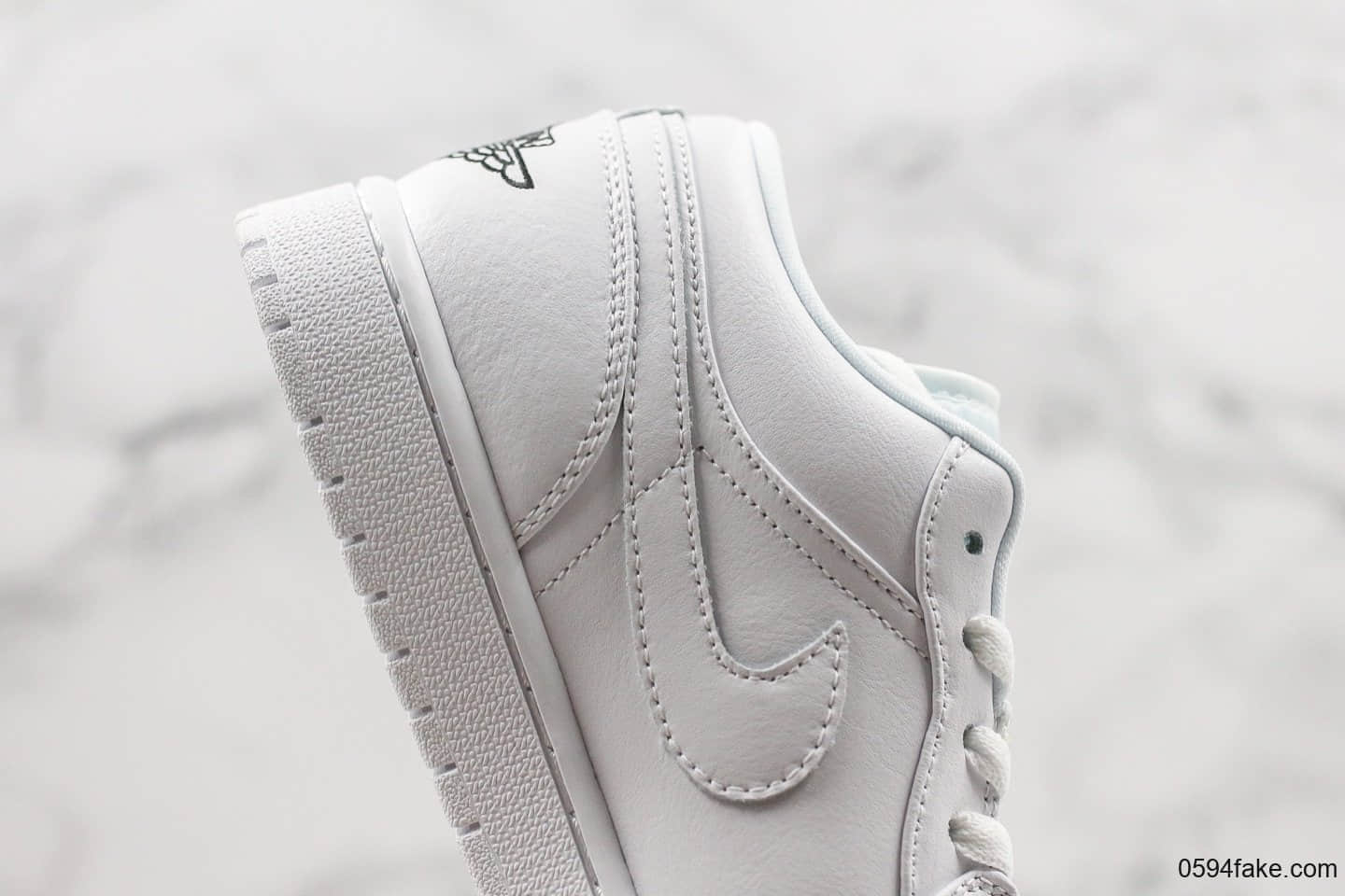 耐克Nike Air Jordan 1 Low GS公司级版本乔丹AJ1低帮纯白黑标后张sole气垫原鞋开模 货号:553560-101