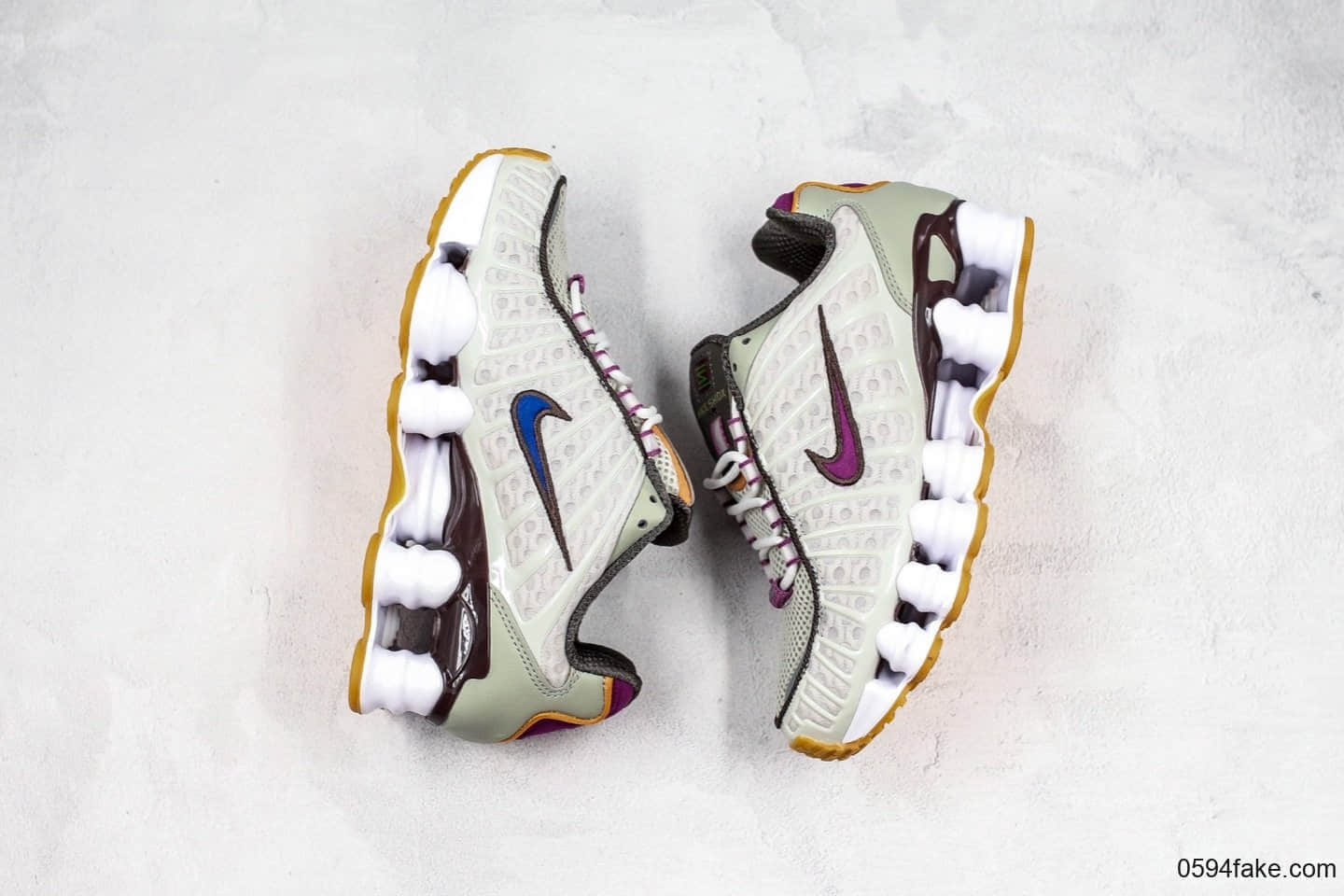 耐克Nike Shox TL气柱弹簧鞋休闲跑鞋灰粉色公司级带半码独立开发气柱鞋膜提供出色缓震性能 货号:CI7691-100