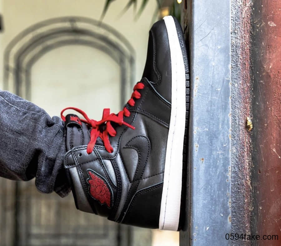 Air Jordan 1“ Black Satin”释出上脚图！看完你“真香”了吗？ 货号：555088-060