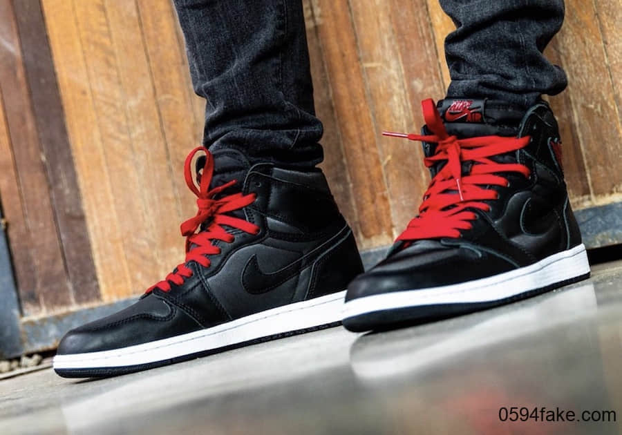 Air Jordan 1“ Black Satin”释出上脚图！看完你“真香”了吗？ 货号：555088-060