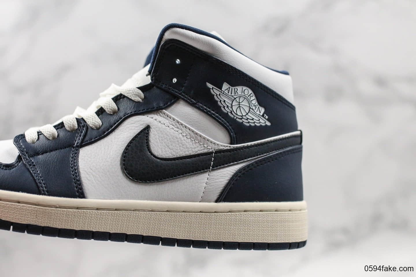 乔丹Air Jordan 1 Mid纯原版本中帮黑耀石AJ1原盒原标原档案数据开发鞋面全头层荔枝纹 货号:554724-174