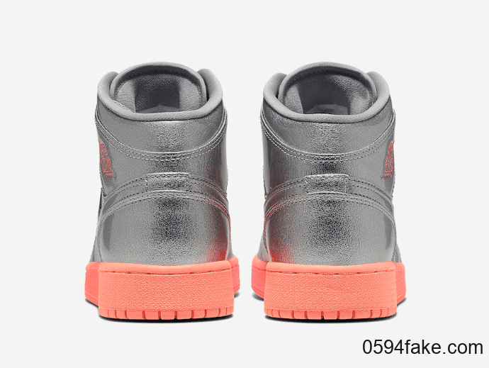 闪闪惹人爱！Air Jordan 1 Mid新配色超亮眼！ 货号：555112-006