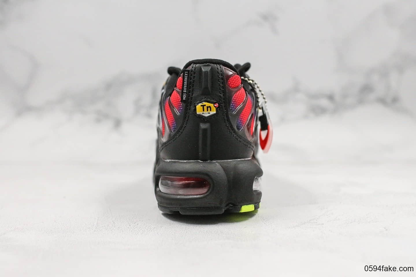 耐克Nike Air Max PLUS TXT纯原版本复古气垫运动鞋彩色内置可视气垫原档案数据开发打造裸眼3D视觉 货号:918240-023