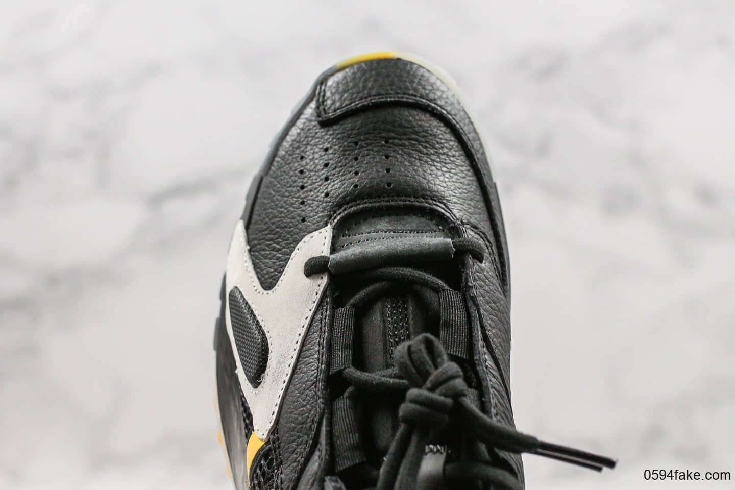 阿迪达斯Adidas streetball纯原版本街头风格小椰子700全新配色鞋面采用大面积荔枝皮搭配橡胶外底时尚老爹鞋 货号：EE5926