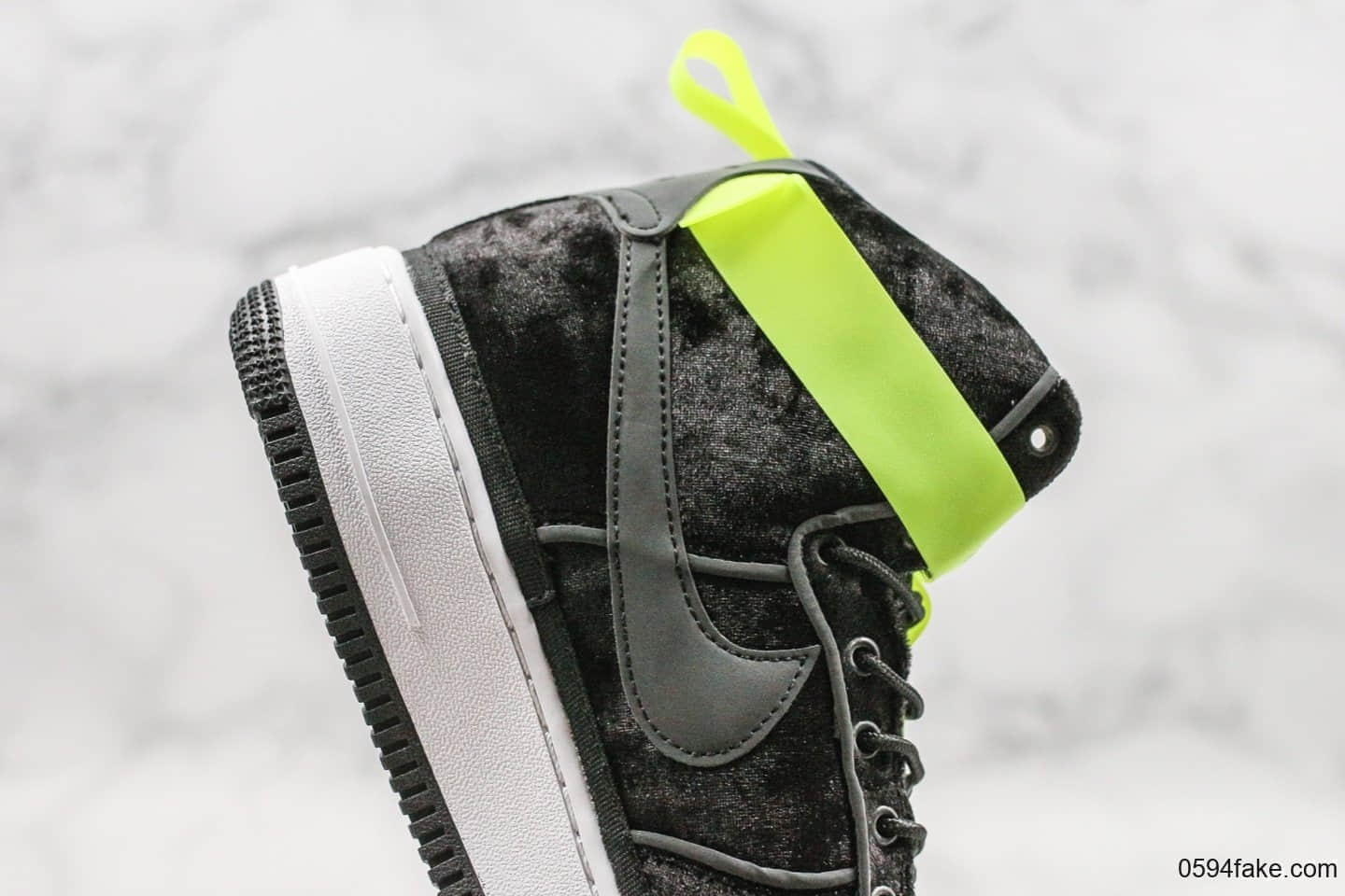 耐克Magic Stick x Nike Air Force 1 High空军一号联名款经典高帮板鞋丝绒黑荧光绿3M真标带半码原楦头纸板 货号：573967-003
