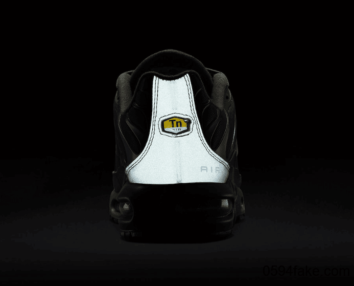抢眼3M反光!这双Air Max Plus有点帅! 货号:CU3454-300