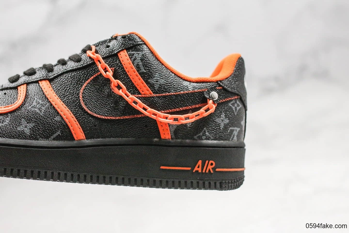 耐克Nike Air Force 1 07 SE纯原版本低帮空军一号LV联名款黑橙色内置全掌气垫正确头层皮革鞋面 货号：AQ4211-100