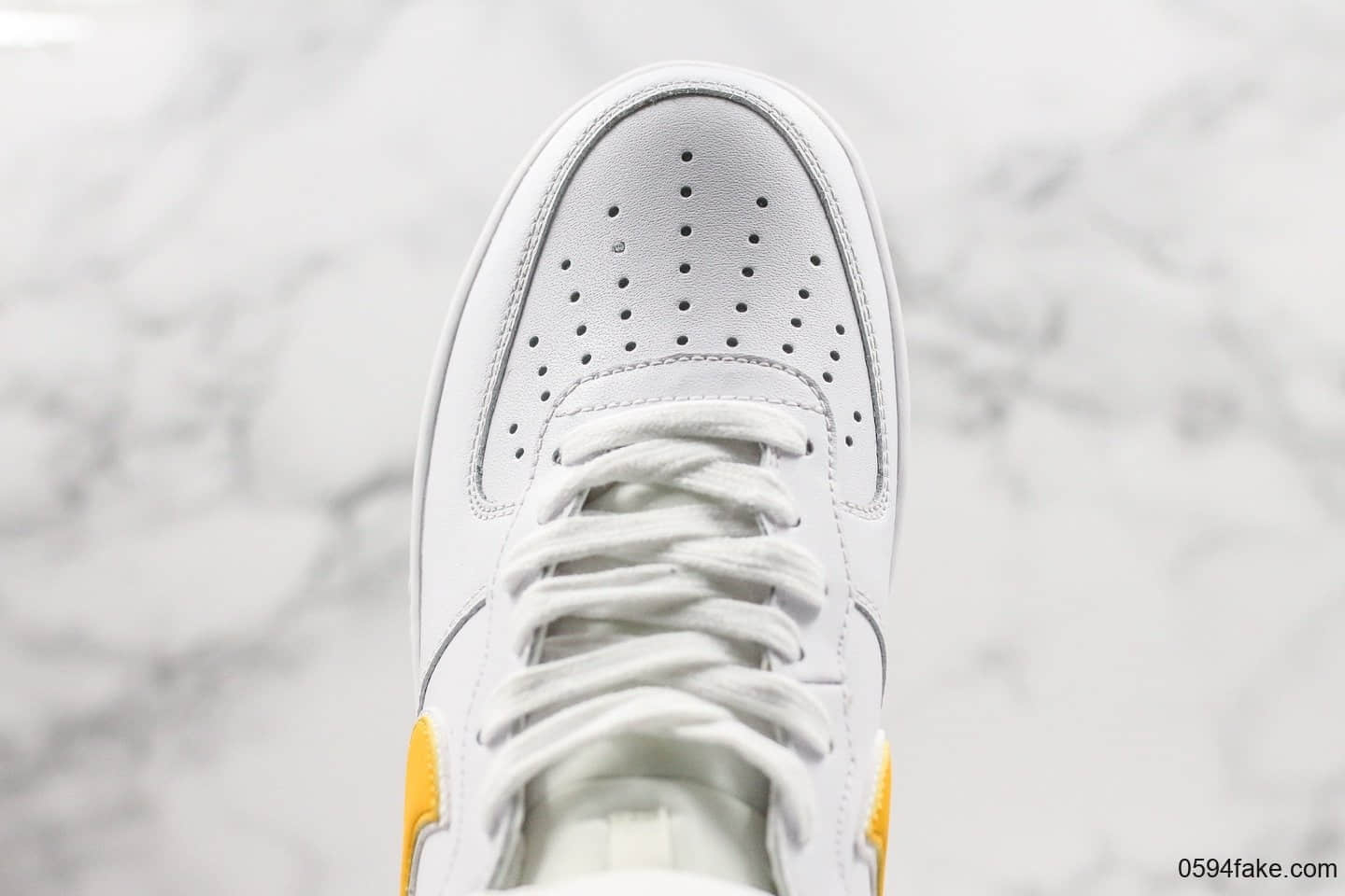 耐克NIKE AIR FORCE 1 HIGH AVAILABLE IN WHITE AND UNIVERSITY GOLD纯原版本高帮空军一号全白蛋黄色勾内置气垫原盒原标 货号：AT4141-101