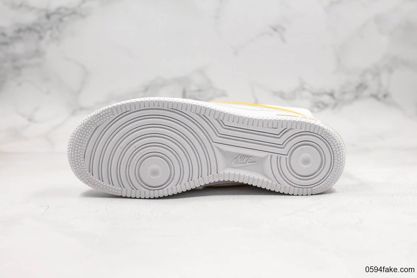 耐克NIKE AIR FORCE 1 HIGH AVAILABLE IN WHITE AND UNIVERSITY GOLD纯原版本高帮空军一号全白蛋黄色勾内置气垫原盒原标 货号：AT4141-101