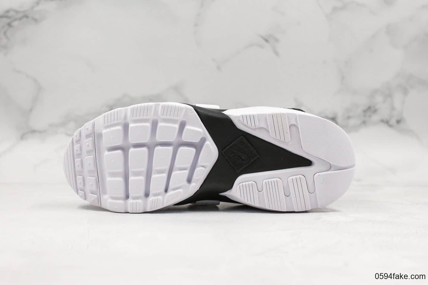 耐克Nike Air Huarache City Low华莱士五代跑鞋休闲运动鞋黑白公司级带半码原模具制内置气垫 货号：AH6804-002