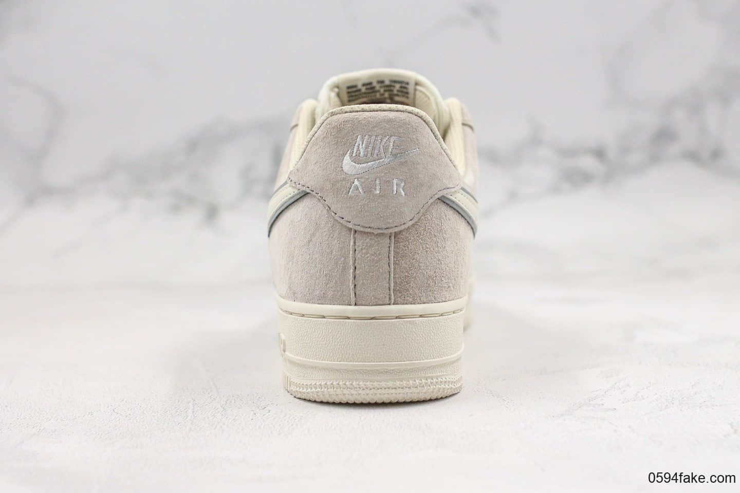 耐克Nike Air Force 1'07 PRM纯原版本低帮空军一号奶茶灰色内置Sole气垫原装头层麂皮鞋面 货号：AQ8741-101
